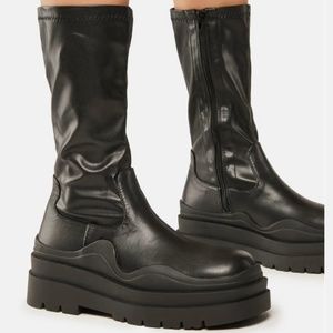 DOLLS KILL BLACK CHUNKY BOOTS